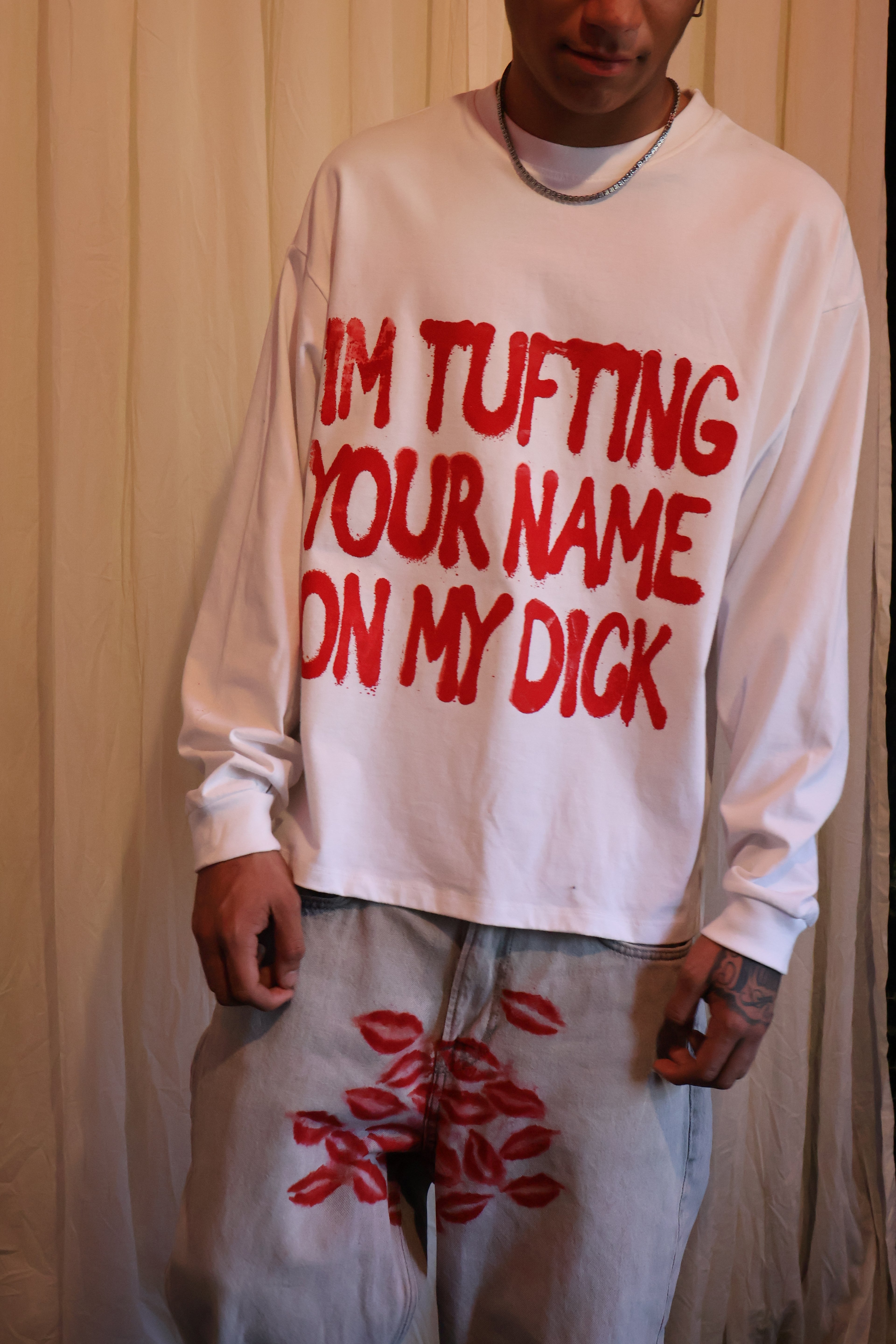 Camiseta de manga larga I'm tufting your name on my d****