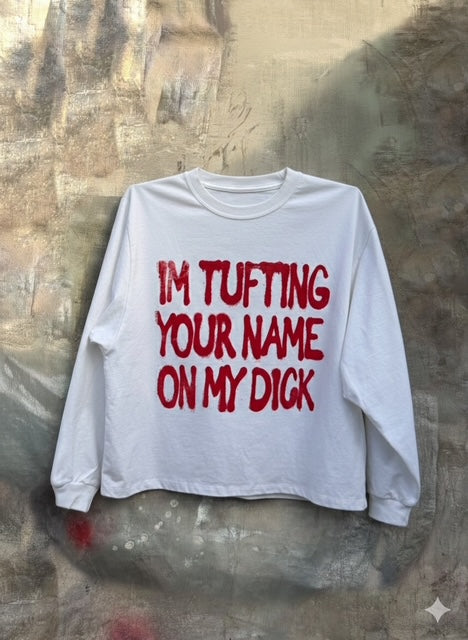 Camiseta de manga larga I'm tufting your name on my d****